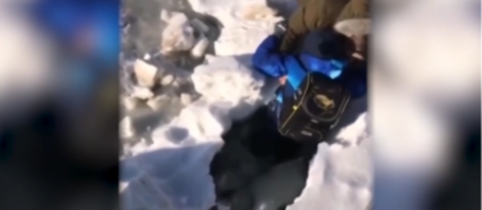 HEROJSKI ČIN Žena spasila dete iz zaleđenog jezera